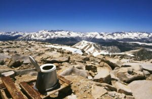 Toilettes avec vue sur les montagnes