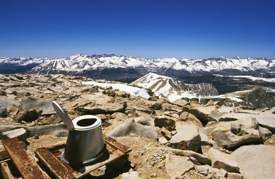 Toilettes avec vue sur les montagnes
