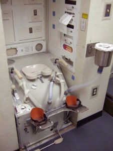 Toilette dans l'espace